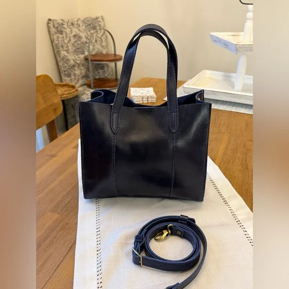 Lola Crossbody Tote by Portland Leather in Midnight Navy with adjustable straps - Picture 4 of 12